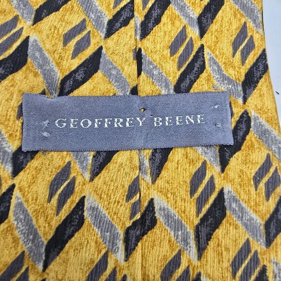 Necktie Mens Vintage Geoffrey Beene Mens Tie Yellow And Black Size Is 57in x 3.5 - Picture 4 of 6